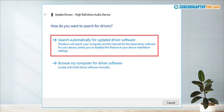 Chọn Search automatically for updated driver software để laptop tự động tìm driver
