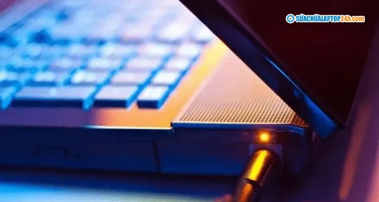 Laptop dùng lâu ngày có thể bị chai pin, hỏng sạc
